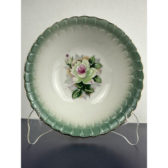 VTG Wheelock China Porcelain 9" Serving Bowl #8965 Green Rose Scalloped Edge - Picture 1 of 7